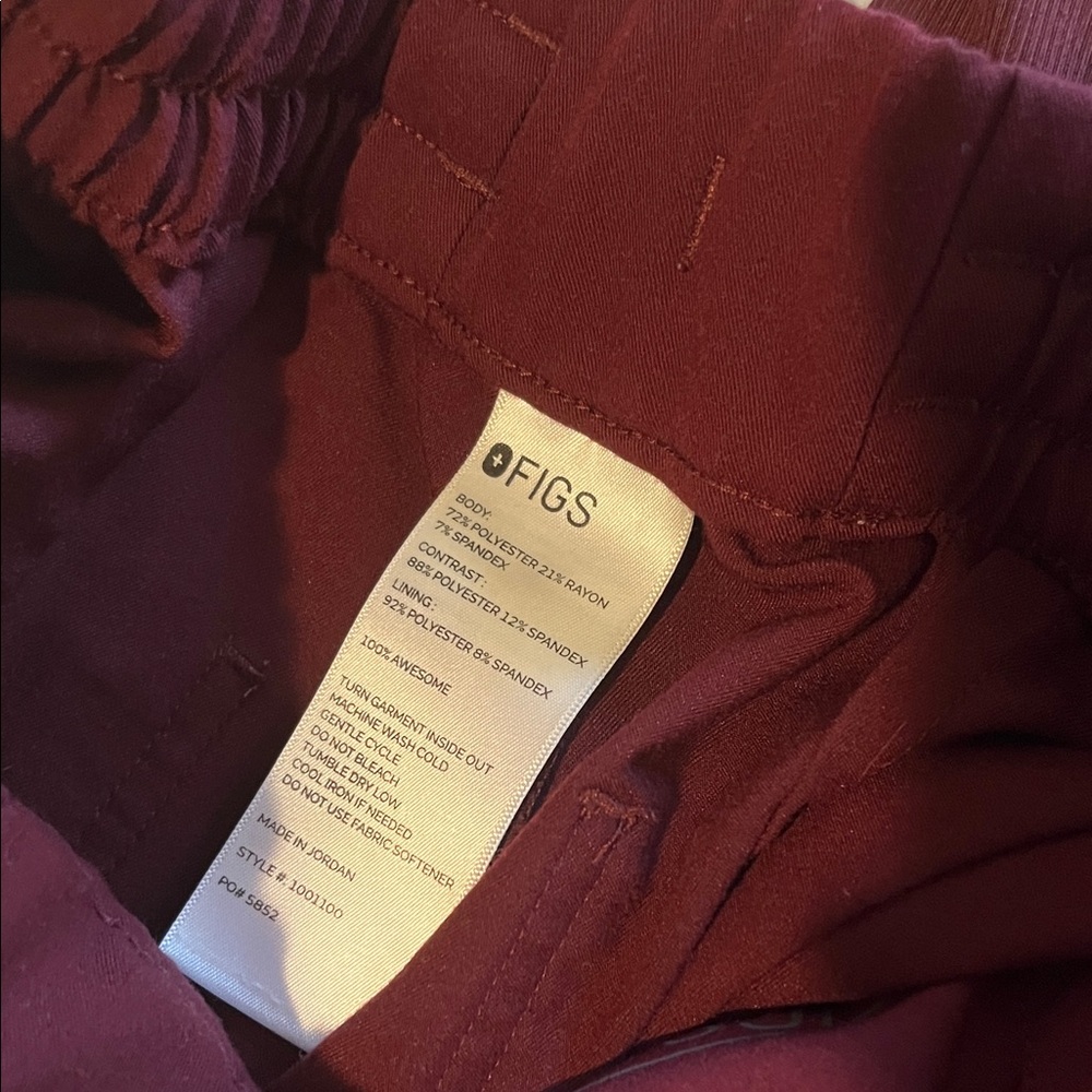 Figs Burgundy V-Neck Scrub Top & Bottoms Size Small - Picture 3 of 7